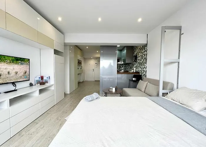 Skyline Coruna شقة