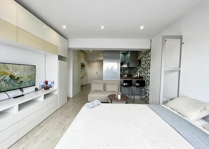 Skyline Coruna شقة *